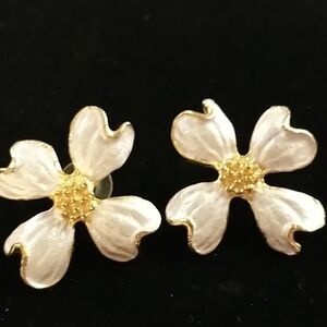 Earrings pierced dogwood,